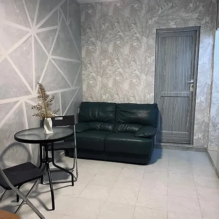 Nautilus House * باري